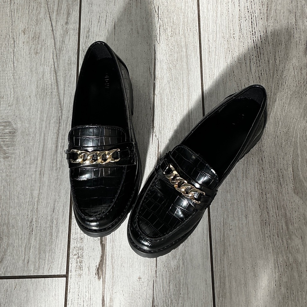 Old Navy Black Croc-Embossed Loafers with Gold Chain